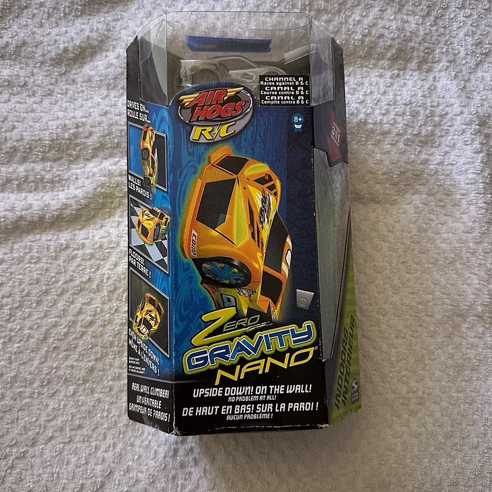 Air Hogs Zero Gravity Nano R/C Remote Electric Racing Car Wall Crawler NEW!